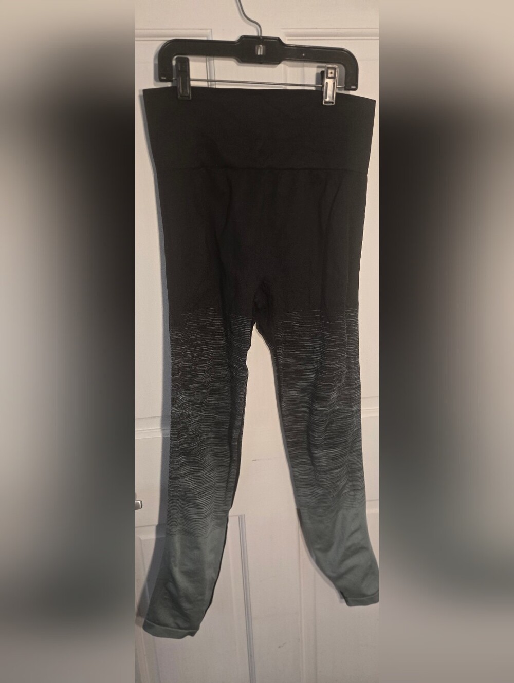 Victoria Secret Pink Ultimate Ombre Stripe Leggings Size M
